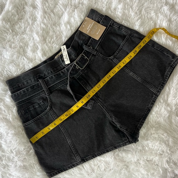 Madewell The '90s Jean Short in Caspar Wash: Belted Edition - Picture 7 of 11
